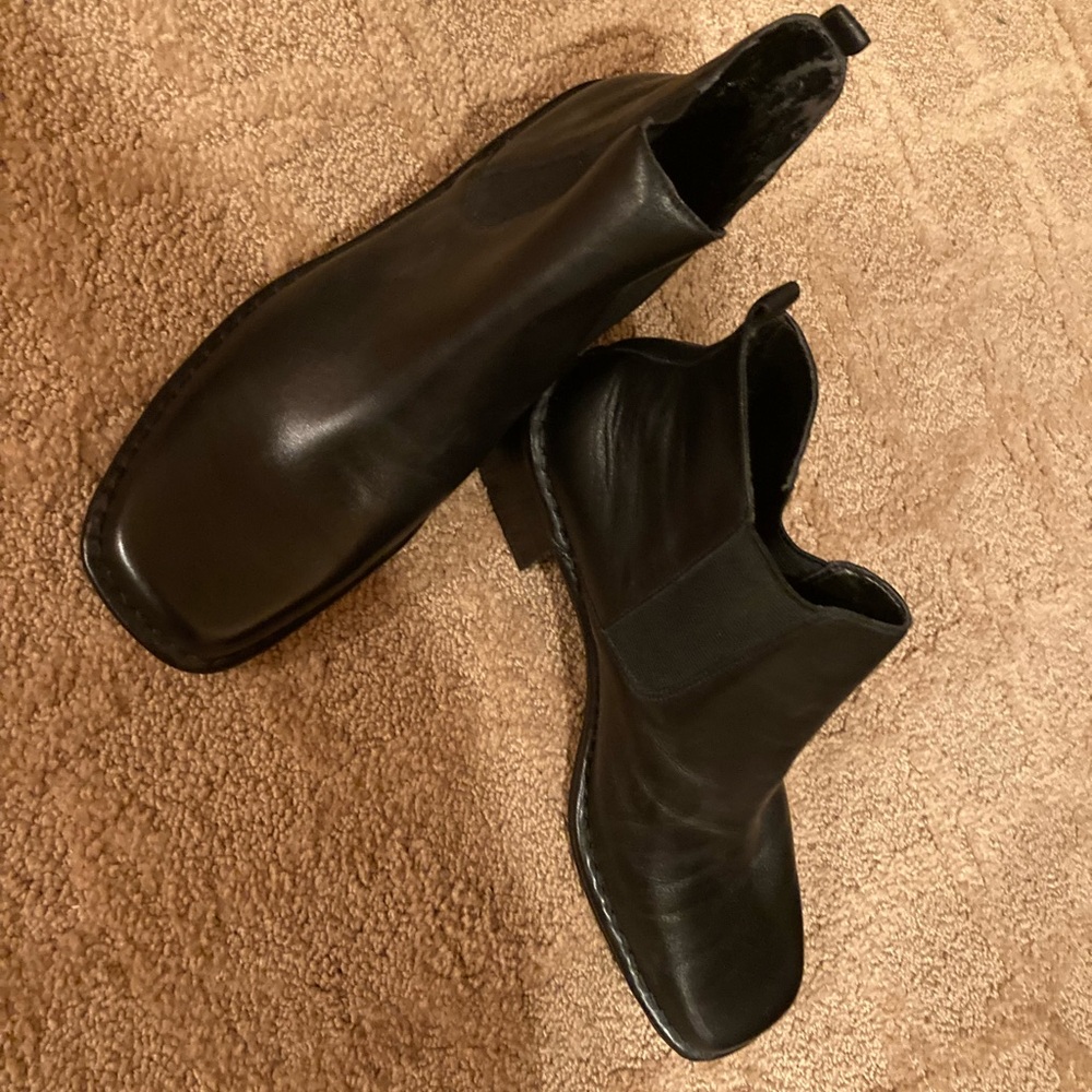 Bandolino Elegant Black Leather Booties